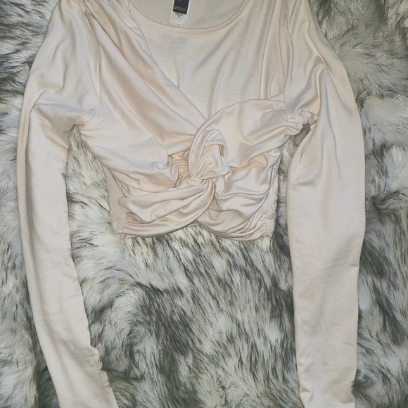 🔴SOLD🔴Natural bone long sleeve crop top - Picture 1 of 3